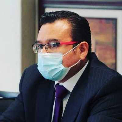 Padre, Doctor en Estudios Sociales, columnista, libre pensador y amante de los libros...