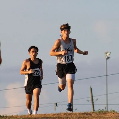 runner in high-school   run track and cross country my number is 8324276615 if any colleges are interested 
1 mile 4:33 2 mile9:50
@christian.smith.26 Instagram