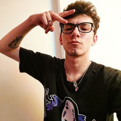 Creador de contenido 🇦🇷 No Binario (el/ella) 🏳️‍🌈 | Neurodivergente | Futuro Periodista de Esports 📚 | Ig y tiktok: neekkxd