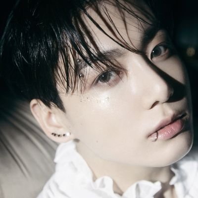 I love 💜𝗕𝗧𝗦⟭⟬💜 and I been a army for a year and I love there songs