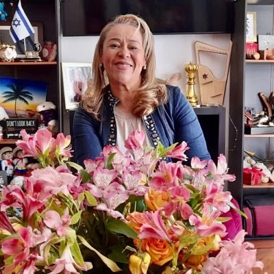 esthervmilian's profile picture. 