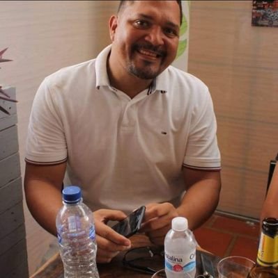 Arquitecto y Compositor de tiempo completo, si puedo soñar algo, puedo hacer que pase, no se cuando ni como, pero mientras siga queriéndolo, algún día pasará