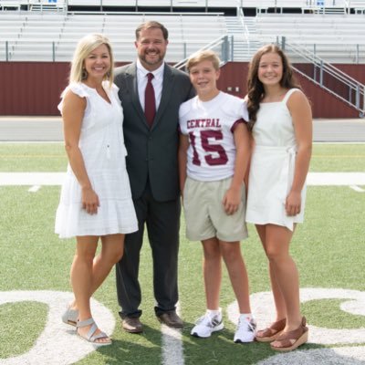 AllieEd15's profile picture. class of 2025 🎓basketball and volleyball | loves Georgia football 🐾