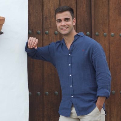 'Todos ven lo que aparentas pero pocos lo que eres realmente'
⚽Jugador del Inter de Jaén CF⚽
Enfermero ❤️💉