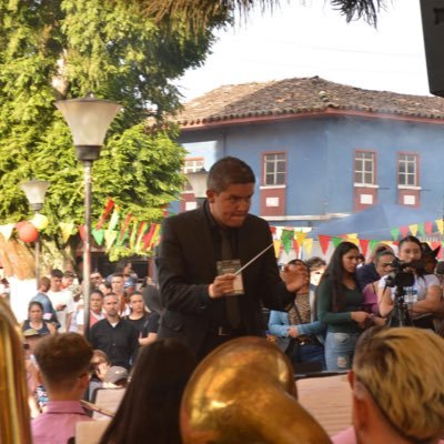 Maestro en Música del @Conservatorio_T. Máster en investigación e interpretación musical de la @universidadVIU. Director de Banda en @GoberCaldas.