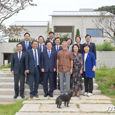 하늘이 무너져도 문재인,이재명 편 / 민주당 7년차 권리당원 / 조국이 노무현이다! / 민형배 복당시켜 / 김경수 건강챙겨(!) / 💙박주민 최강욱 손혜원 이수진 양이원영 진성준 박찬대 이재정 정청래 송영길💙