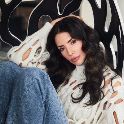 Hope Dworaczyk Smith is the badass Founder and CEO of MUTHA. She’s also a mother of four, a wife, a former model, philanthropist, author & self-care advocate.
