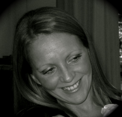 Strawberry blonde ( Ginge), mum to two crazy wonderful kids, love running, cooking, pilates. I never stop talking and I am busy running my own business.....
