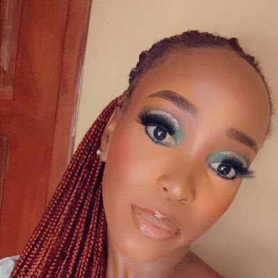 Elizabeth17_O's profile picture. 