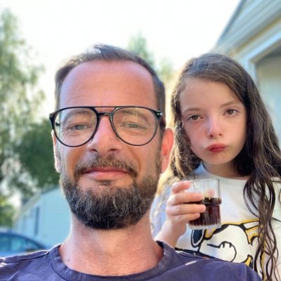 Journaliste free-lance, animateur tables rondes, événements, pigiste Tébéo. Fan SB29. Cinéphage depuis @StarfixMag, amateur de podcasts.