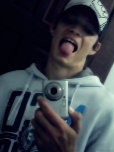 Todos os pensamentos negativos sejam atirados
no fundo do poço, qe a alma
daqueles que me desejam mal, sofra no dia final ♪

I am : Geeh