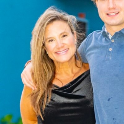 Be the change. Kindness matters. Love always wins! #WorldPeace🌎✌🏼🕊 #GunReformNOW #WomensRights #HarrisWalz #VoteBlue #StongerTogether 🌊🌈💖🙏
