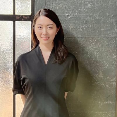 化粧品会社ポーラ PRチームに所属しています✍🏻(投稿は個人の見解です。) 新卒でウェディング会社のスタイリスト→広報/PR→転職し2018年より現職