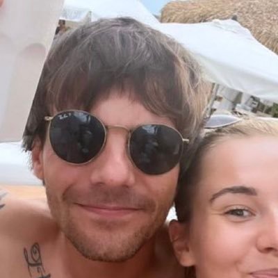 louis tomlinson 2 esta aca a la vuelts de la esquina