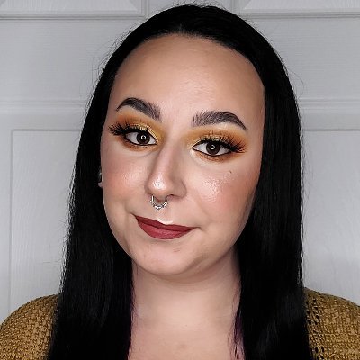 I love all things beauty,tiktok:@krystallaflair
instagram:@peace_love_live_bands
collab/pr dm or email me krystallaflair98@gmail.com