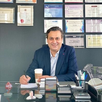 Specialist in Aesthetic Plastic, Orthopedic and Reconstructive Surgery.