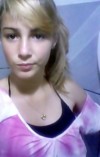 ×D
Uma pequena pessoa, com sonhos de uma grande menina !
Vivendo num mundo surreal e estressante
Tentando apenas ser feliiz ! 8)~ .. SÃO PAULINA