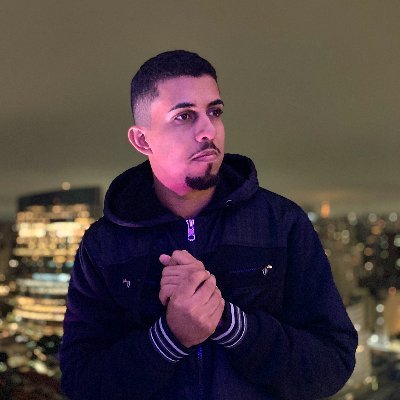 Engenheiro de Software /
Amante das duas rodas /
Apaixonado por música /