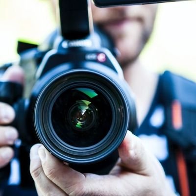 Aficionado a la fotografía.

Productor audiovisual.

¡Lo que no se comunica no existe!