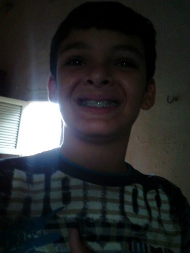 Sou Um menino feio,Normal,chato,Bobo,Amo Deus,Meus Amigos,Demolay de Coração,Luto Taekwondo,Jiu Jtsu,Karate,WinChun si quizer saber mais   follow Me?