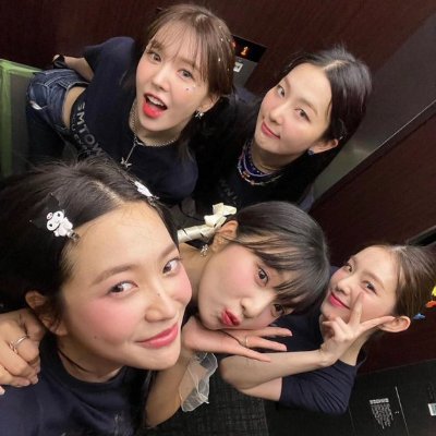 💋5 - 1 = 0💋
WILDSIDE || FEEL MY RHYTHM
💬 i'm a reveluv 💬
💗💛💙💚💜