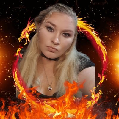 findomKristall's profile picture. 💜es muss glitzern! 
Fin/FenDomLady aus Leidenschaft 👉🏼 50€ Tibut ! Eiskalt & Bittersüß mit Sadistischenzügen 😈  https://t.co/BXmyTeE3Y0