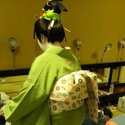 《よろず着物相談所》の鈴木えつ子です。和装での撮影のご相談、承ります。〝相談所〟ではありますが、皆さんの工夫や着こなしも教えていただき、勉強の場にもしていきたいです。歌舞伎大好き♡/俳優（フリー）/日本舞踊家（西川 瑞鈴）/着付け講師 ※お仕事はこちらへ→etchan1go.1189@gmail.com