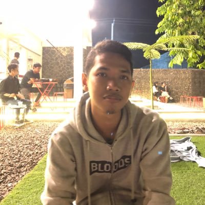 YogaWicaksono14's profile picture. Cuma manusia.
