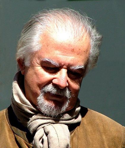 Fernando Botero Angulo.
soy  pintor, escultor y dibujante colombiano nacido el 19 de abril de 1932 en Medellín (Colombia)
