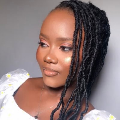 WRITER|| PHOTOGRAPHY ENTHUSIAST|| ESTHER✨ A young lady on a journey, Telling a story with an online pen and a digital lens through daily living.