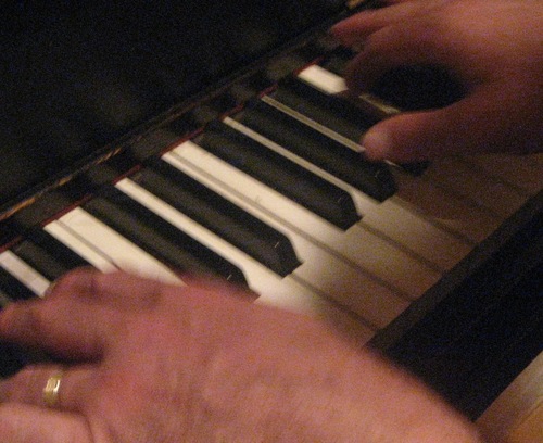 jle_music's profile picture. Composer, arranger, performer, scientist, husband, dad, pet owner, beer maker.  Follow my left-brain evil twin @jlevin4raqa for medical device tweets.