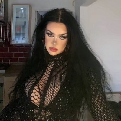 icew0man's profile picture. see u in hell🤠| she/they | aquarius | ENFJ | 4w3