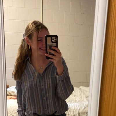 evy_m13's profile picture. she/her