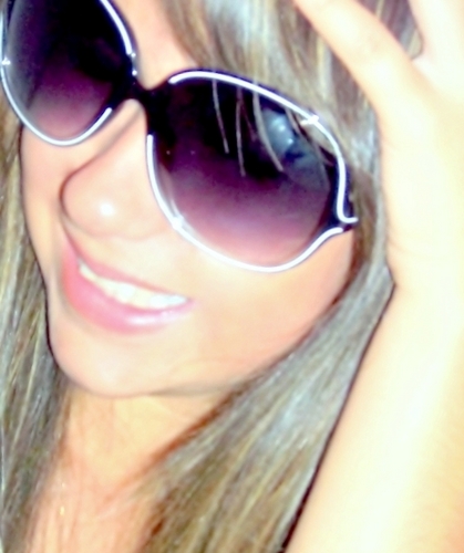 Uma garota de 16 anos, com defeitos e qualidades!Santinha?nem sempre!Malvada?as vezes!Mais sobre minha vidinha? follow me e tire suas próprias conclusões! :*