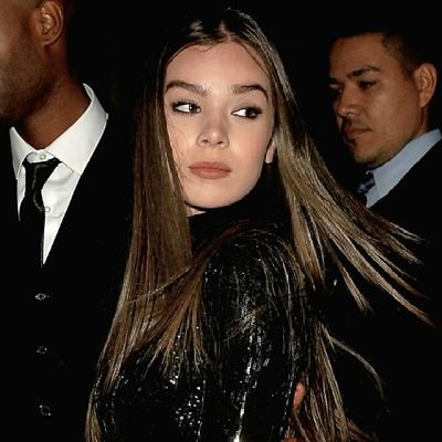si dios existe, es mujer y es hailee steinfeld