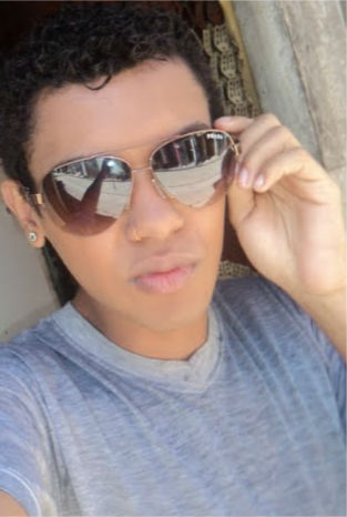 Quer saber como eu sou e dificil descobrir mas vou dizer um pouquinho: 
Sou carinhoso ,com alcool me saceio e do sexo me alimento....Sz