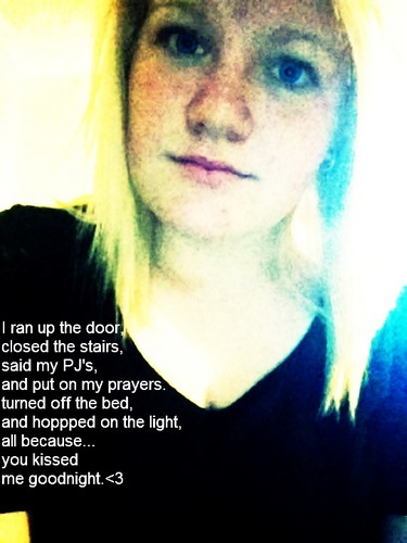 I'm 15, reasonably short, blonde hair down to my waist & i've got blue eyes. siinnnggllee