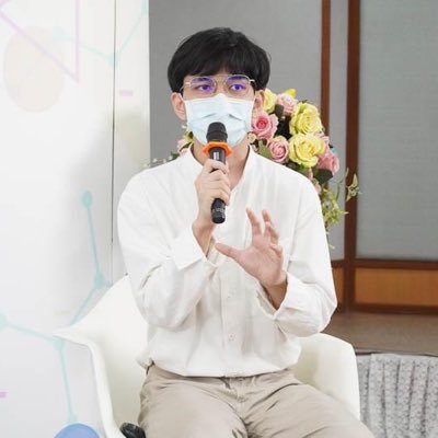 cseephetdee's profile picture. a biochemist (by training)