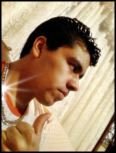 Eu uma pessoa simples, procurando respostas para poder viver a vida.... Feliz