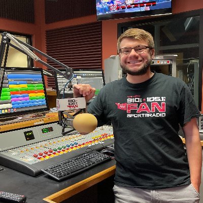 Podcast host about sports and stuff | #NASCAR writer/editor @Frontstretch | @NMPA | occasionally @RTDsports @RichmondMag | past host on @910TheFan | VCU ‘20 🐏