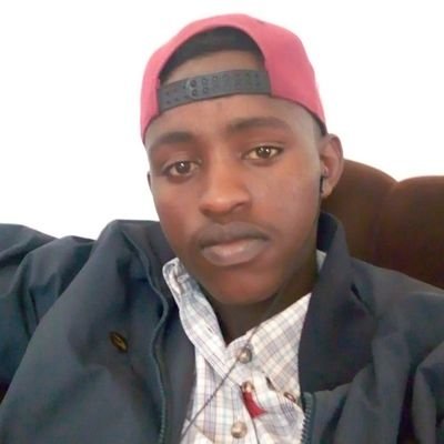 LoiriroNanio's profile picture. From the no man's land and very proud😎😏