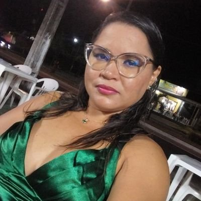 Solteira, tenho uma filha linda, Sou Arquiteta e Urbanista, Téc. em Meio Ambiente, tenho inglês intermediário e + uns 20 certificados de hrs. #Atitude