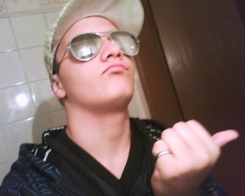 Solteiro,16 anos,Canceriano,Curto uma cannabs. Contato : united-68@hotmail.com