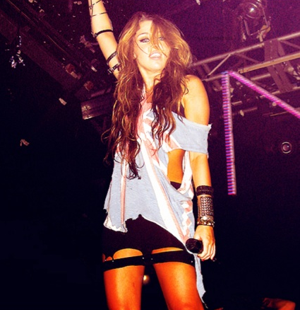 ThatLovableGirl's profile picture. Oh dang lets bang! Or if you want... we could just cuddle ;) DM me or Tweet me. :) ♥