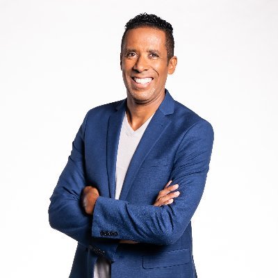 Animateur / Host à Radio-Canada Colombie-Britannique, né en France, a étudié à Ottawa, habite dans l'Ouest canadien depuis 2006