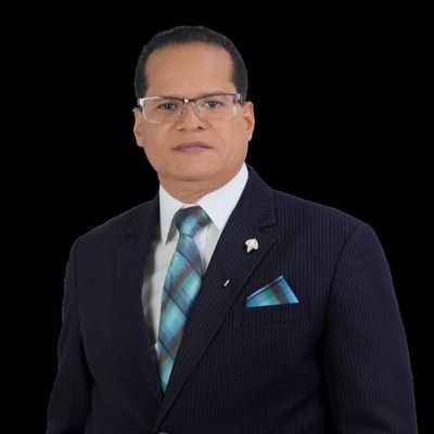 Abogado de profesión, amante de la materia penal, comunicador como terapia para no morir de la presión arterial, tel.809-308-2222