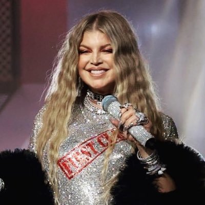 A Fan page from Chile 🇨🇱 ALWAYS here for our Dutchess, @Fergie 🙌🏻💚