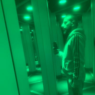 qadnsh's profile picture. كن مثل الفاصلة ( ، ) إذا رأيت موقفاً يحزنك ضعها وأكمل طريقك .. ولا تكن مثل النقطة ( . ) تنتهي آمالك عند موقف صادفك!