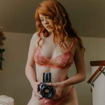 Film photographer/Nude model/OnlyFans cutie 😘 Come say hi!