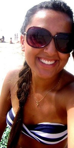 Sou uma mulher madura,que as vezes brinca de balanço.Sou uma criança insegura,que as vezes anda de salto alto.